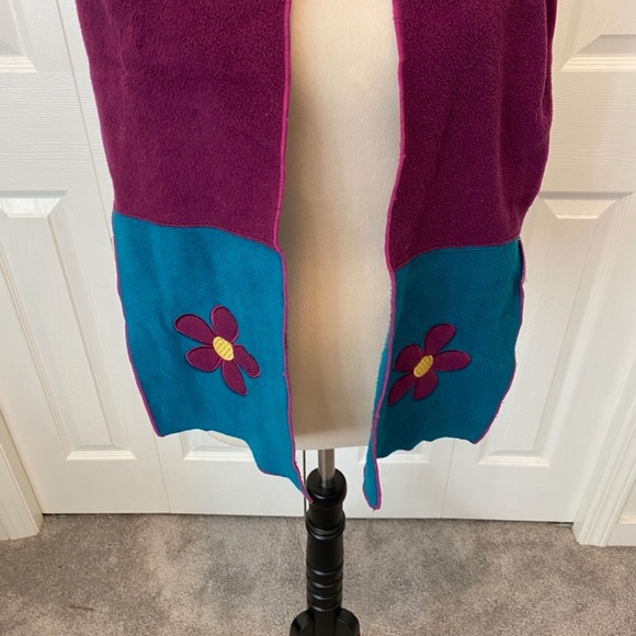 Northern Getaway women’s scarf - Picture 4 of 4